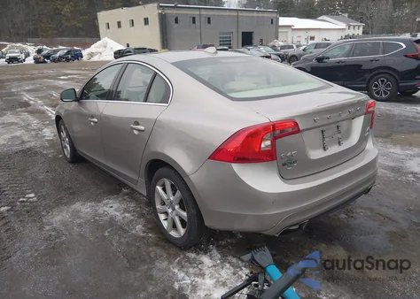 2016 Volvo S60 T5 Premier z USA, uszkodzony, nr VIN YV1612TK7G2392452